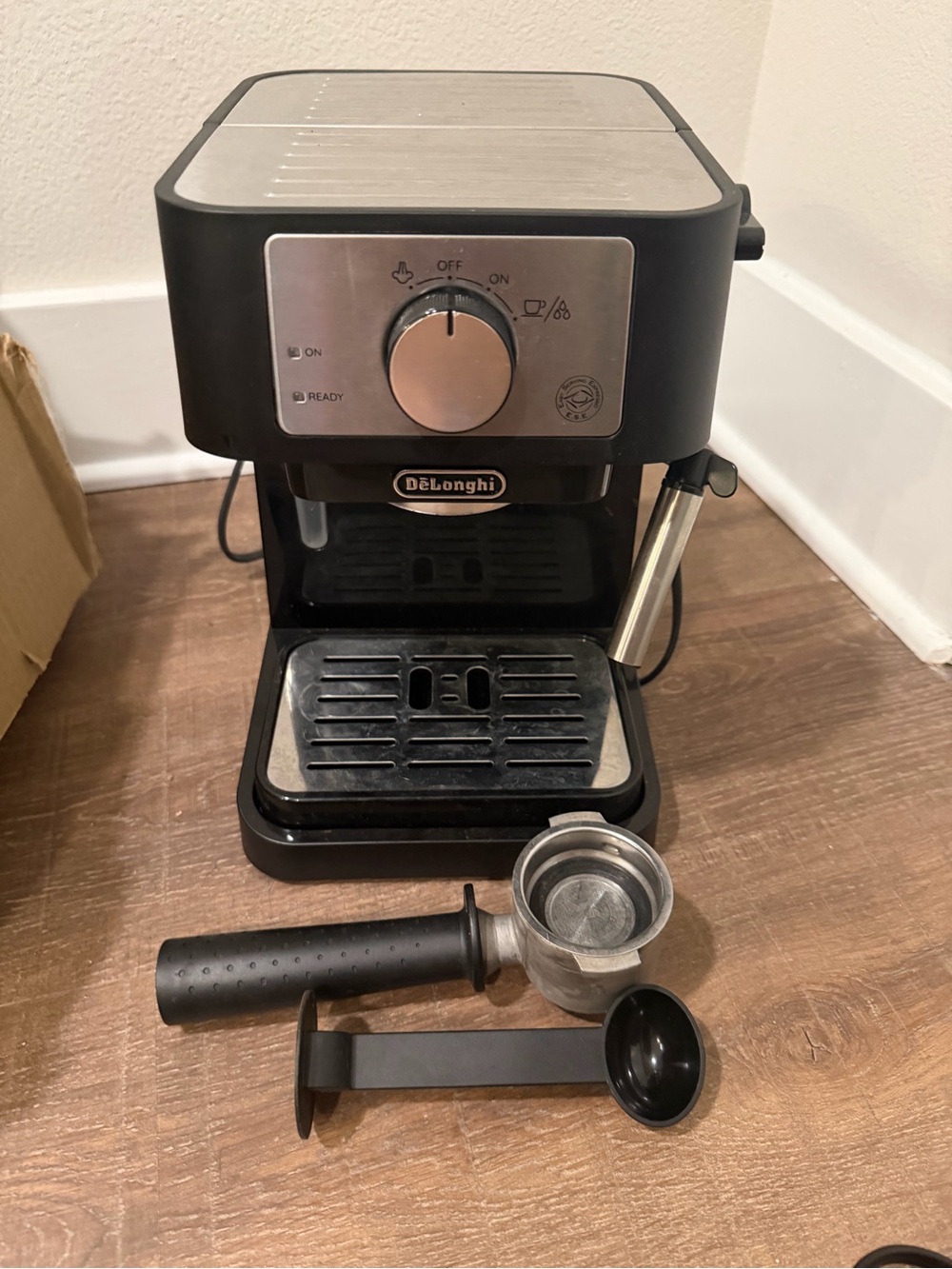 DeLonghi Black and Stainless Steel Espresso Machine with Portafilter and Scoop